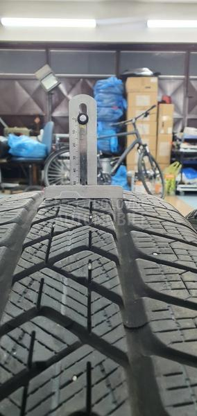 Pirelli 215/65 R17 Zimska