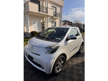 Toyota iQ 