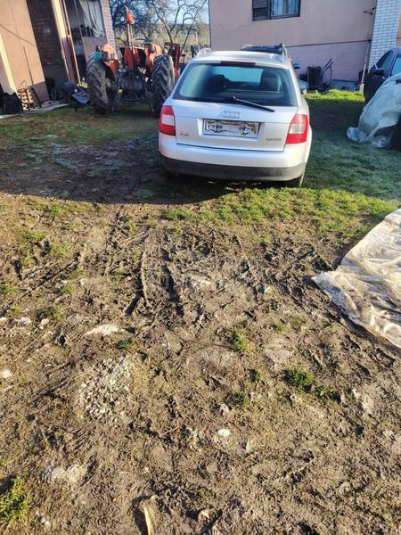 Audi A4 2003. god. -  kompletan auto u delovima