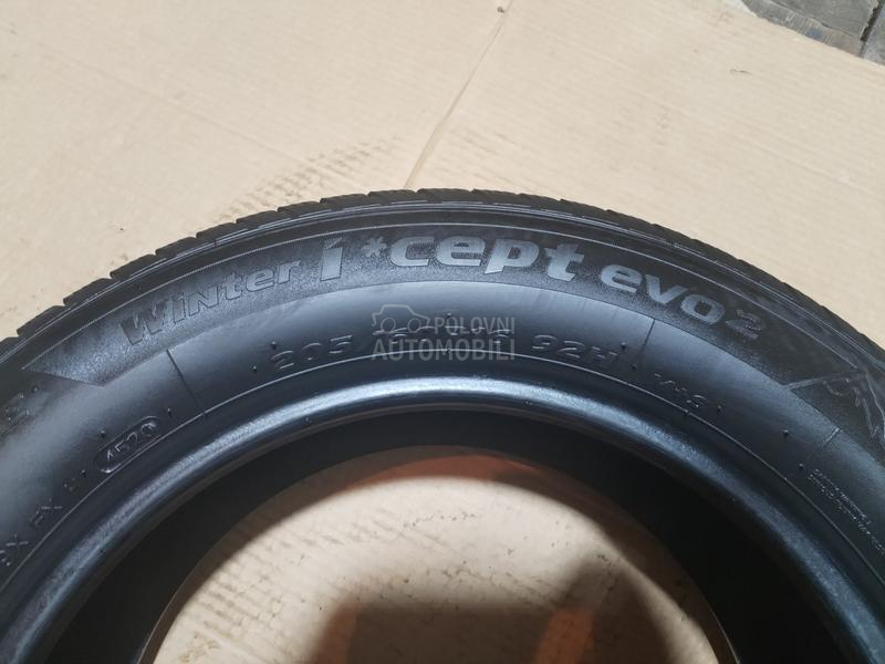 Hankook 205/60 R16 Zimska