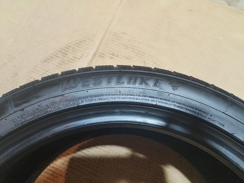 Westlake 245/45 R19 Zimska