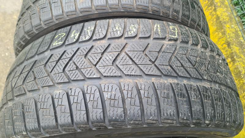 Pirelli 245/45 R19 Zimska