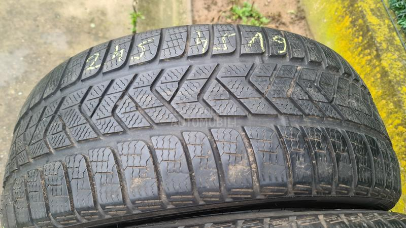 Pirelli 245/45 R19 Zimska