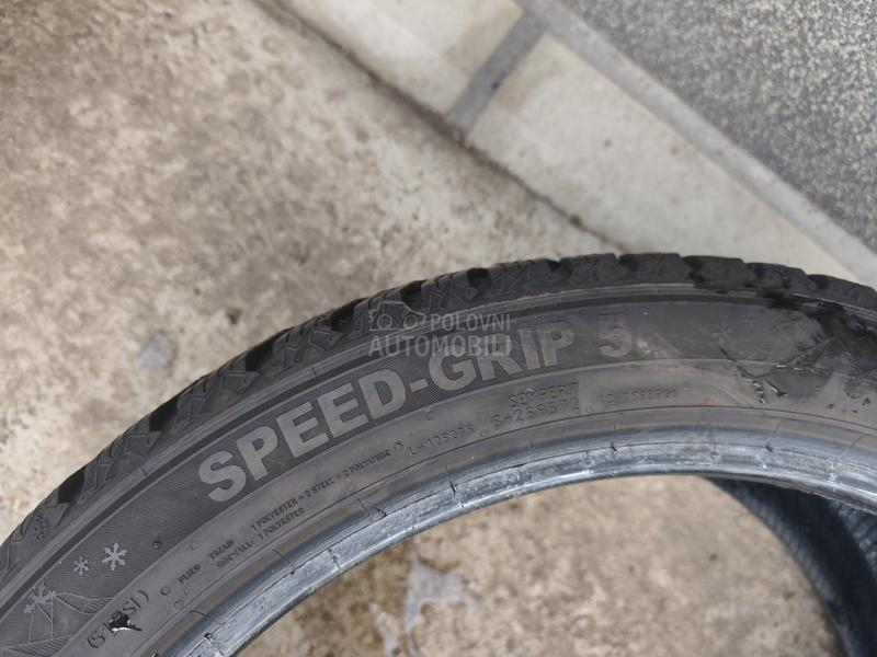 Semperit 245/40 R19 Zimska