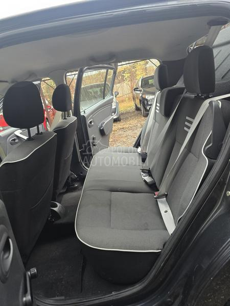 Dacia Sandero 1,2 16v BASE