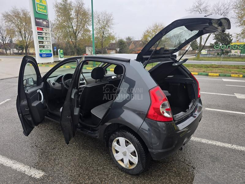 Dacia Sandero 1,2 16v BASE