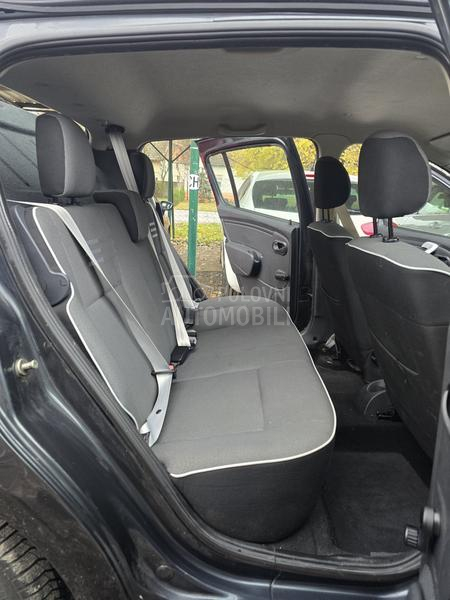 Dacia Sandero 1,2 16v BASE