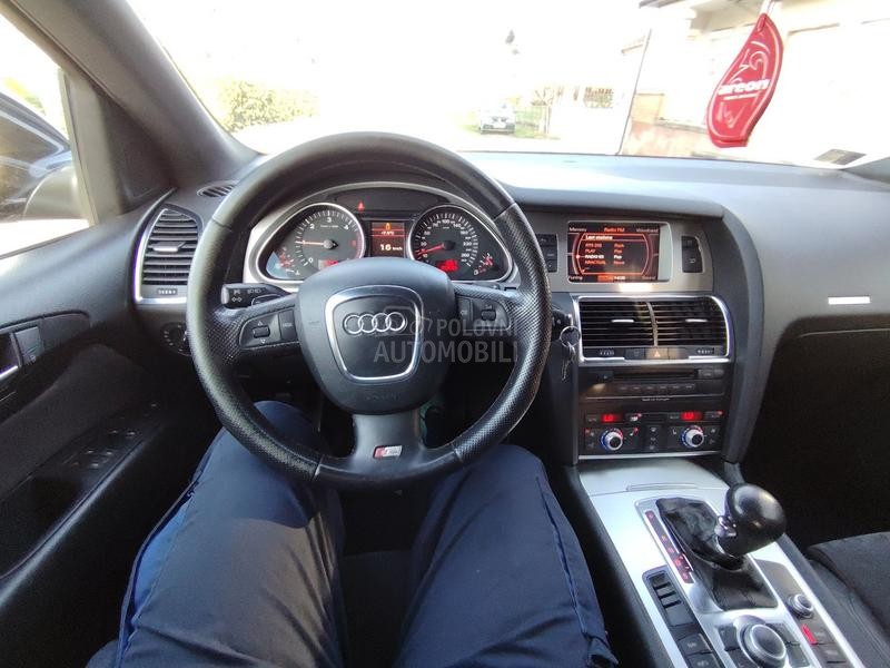 Audi Q7 