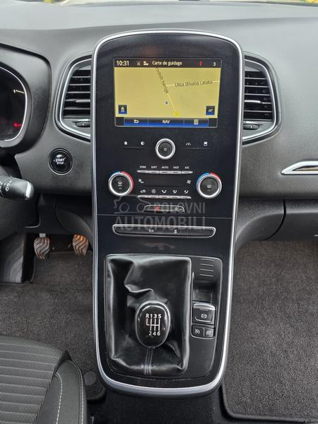 Renault Scenic initiale Paris