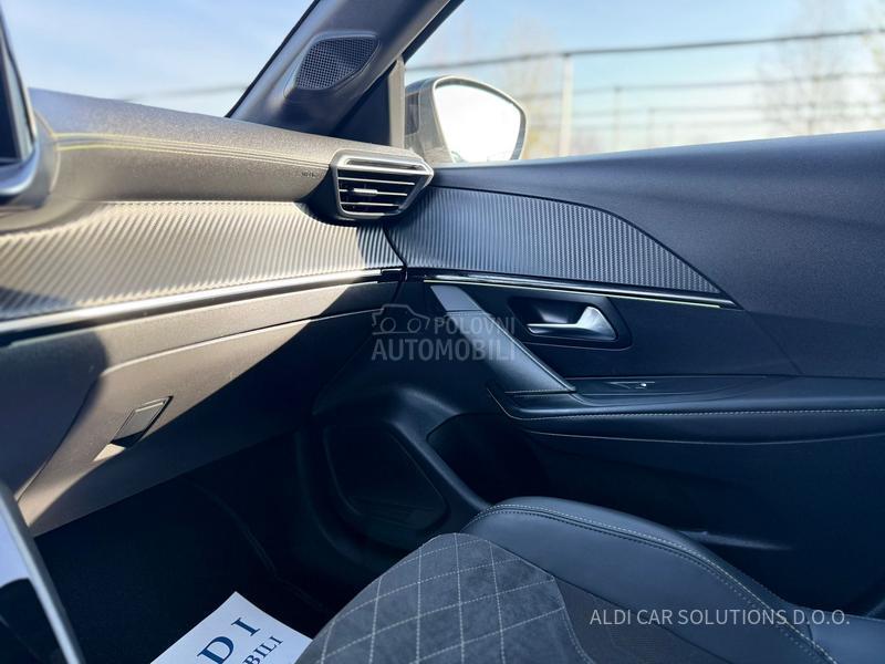 Peugeot 208 1.2 GT/Virtual