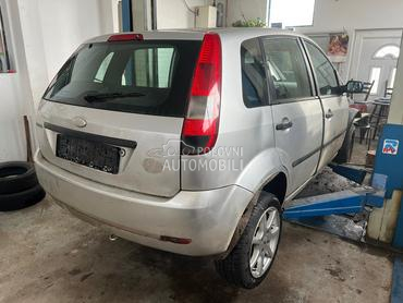 Ford Fiesta 1.3 2004. god. -  kompletan auto u delovima