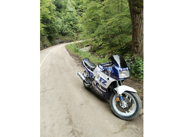 Yamaha FZ 750
