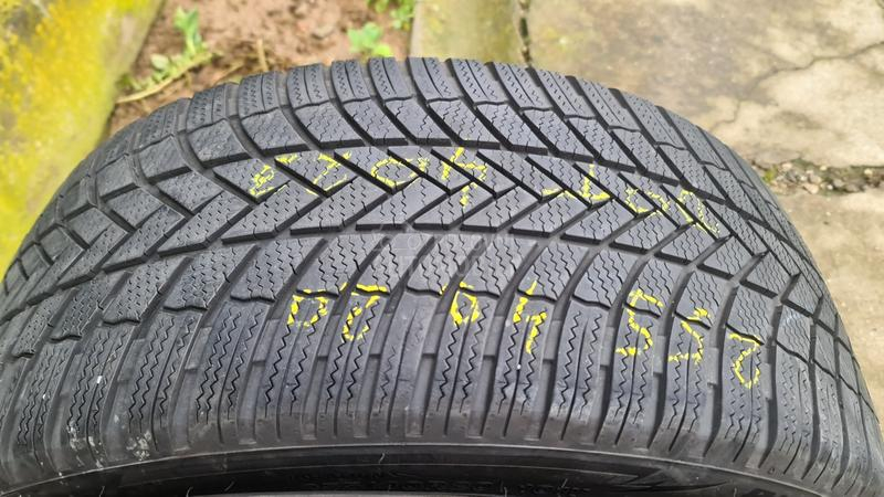 Bridgestone 255/40 R20 Zimska