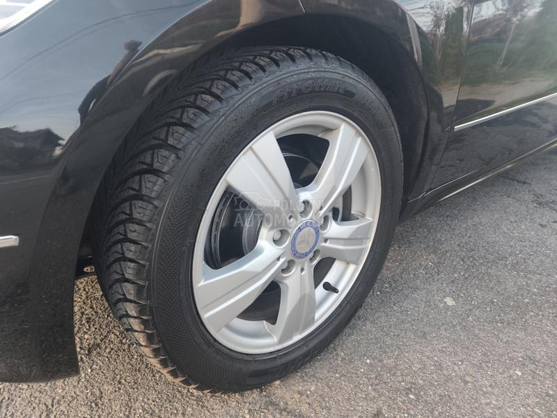 Mercedes Benz A 180 /FABRIČKO STANJE/