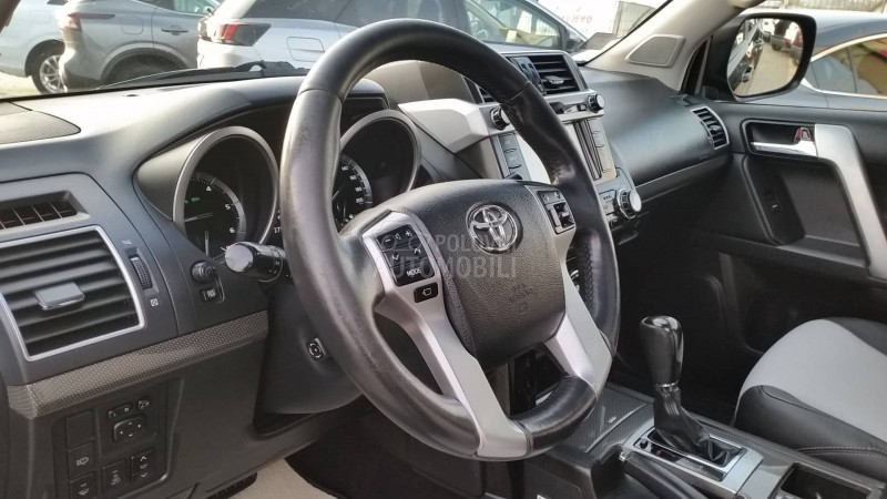 Toyota Land Cruiser 4WD/LED/PREMIUM/FUL