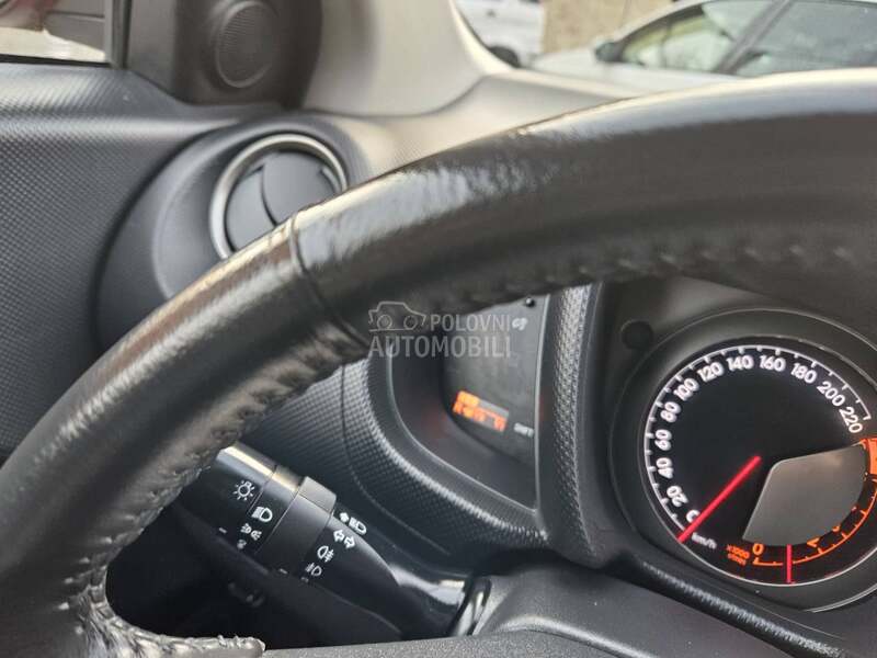 Toyota Urban Cruiser 1. V.L.ASNICA TOOP