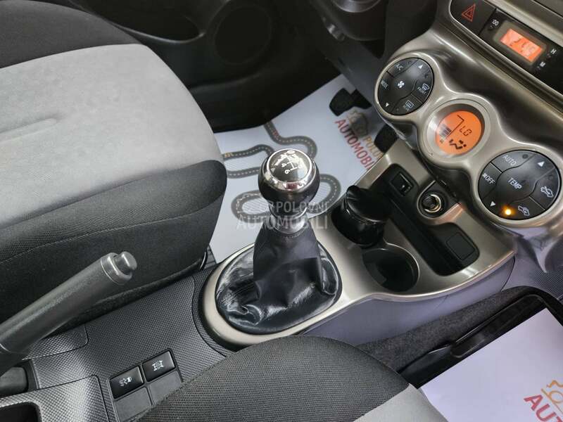 Toyota Urban Cruiser 1. V.L.ASNICA TOOP