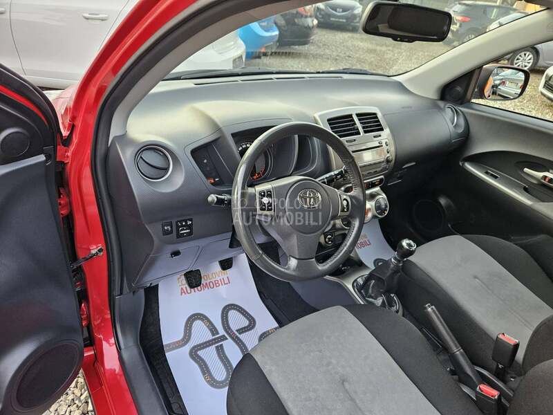 Toyota Urban Cruiser 1. V.L.ASNICA TOOP