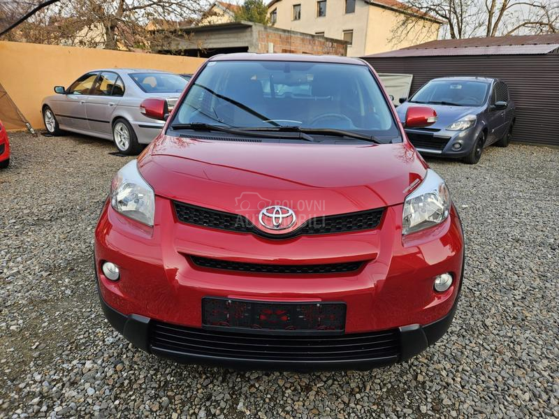 Toyota Urban Cruiser 1. V.L.ASNICA TOOP