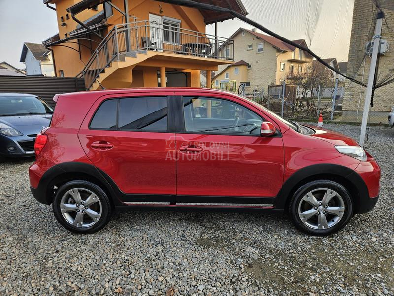 Toyota Urban Cruiser 1. V.L.ASNICA TOOP