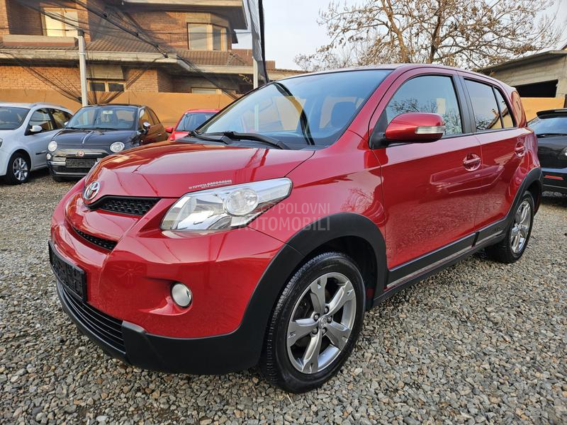 Toyota Urban Cruiser 1. V.L.ASNICA TOOP