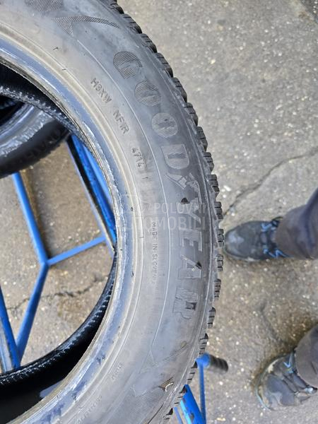 Goodyear 205/60 R16 Zimska
