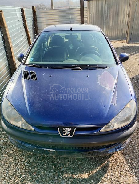Peugeot 206 -  kompletan auto u delovima