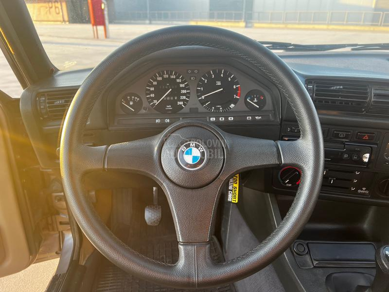 BMW 318 E30