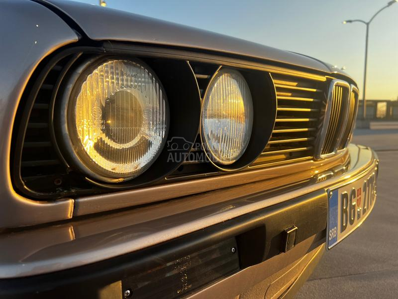 BMW 318 E30