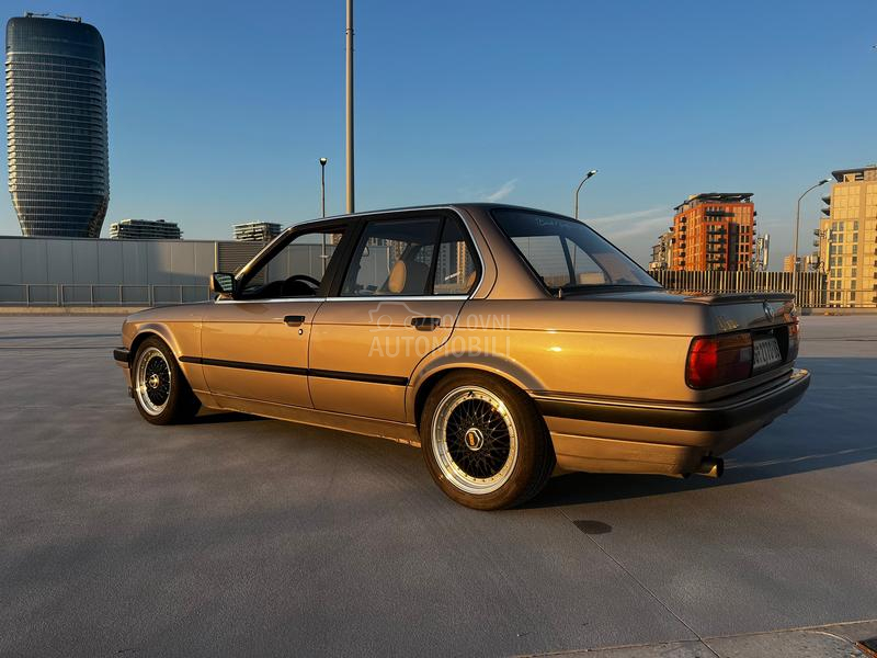 BMW 318 E30