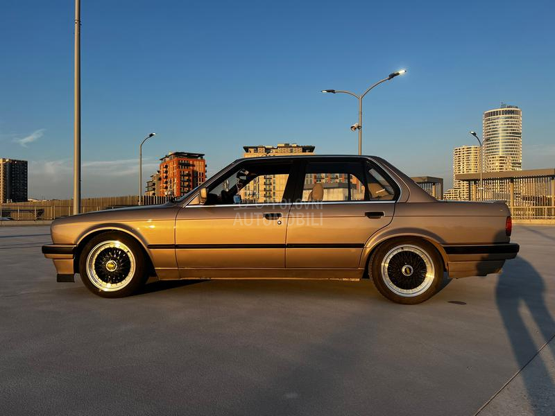 BMW 318 E30