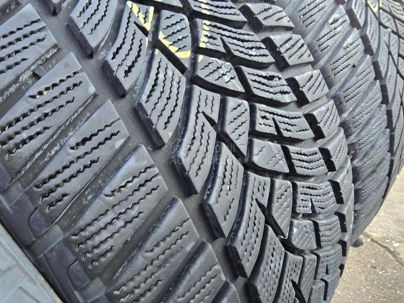 Goodyear 235/45 R18 Zimska