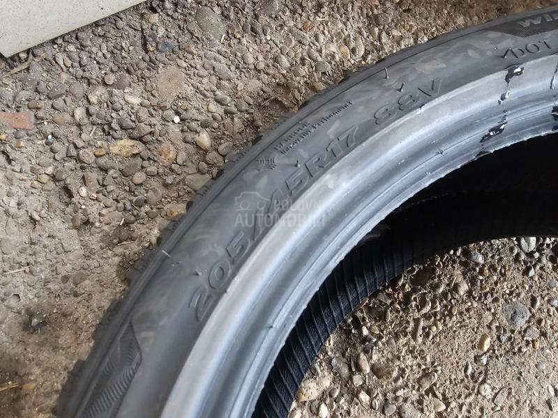 Hankook 205/45 R17 Zimska