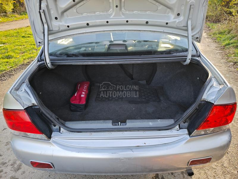 Mitsubishi Lancer Salon 1.3 SD MPI COM