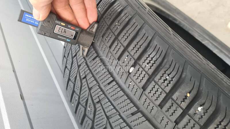 Hankook 235/60 R18 Zimska