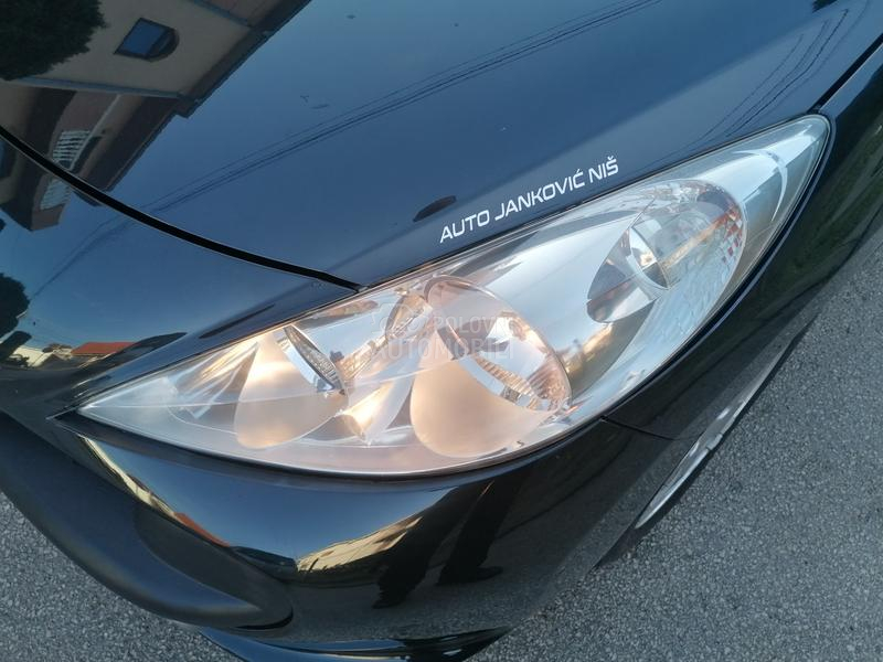 Peugeot 207 1.4i EDITION CH