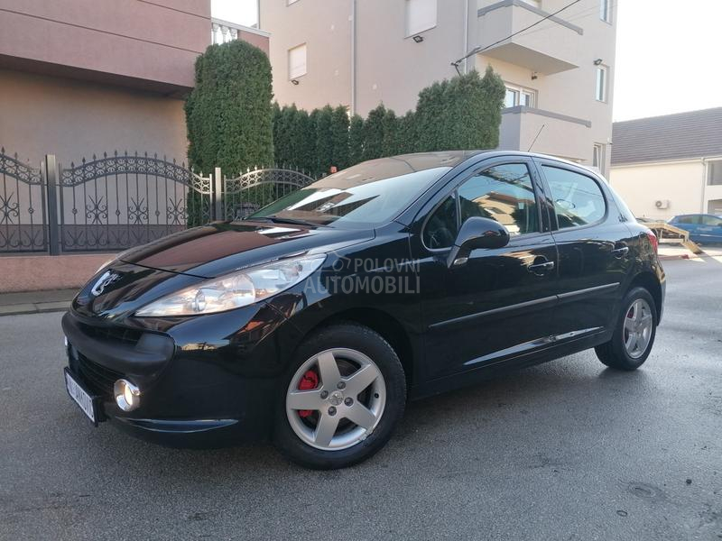 Peugeot 207 1.4i EDITION CH