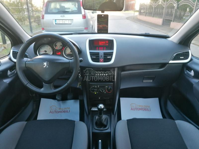 Peugeot 207 1.4i EDITION CH