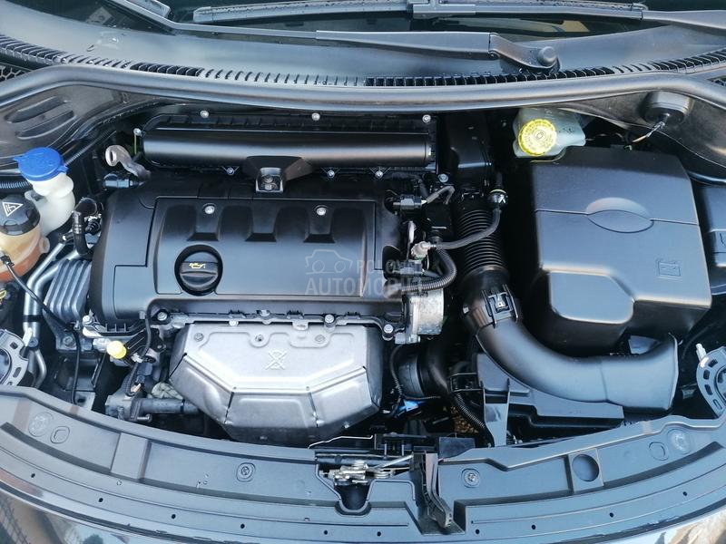 Peugeot 207 1.4i EDITION CH