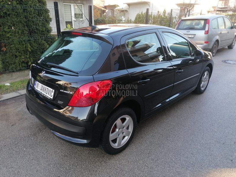 Peugeot 207 1.4i EDITION CH