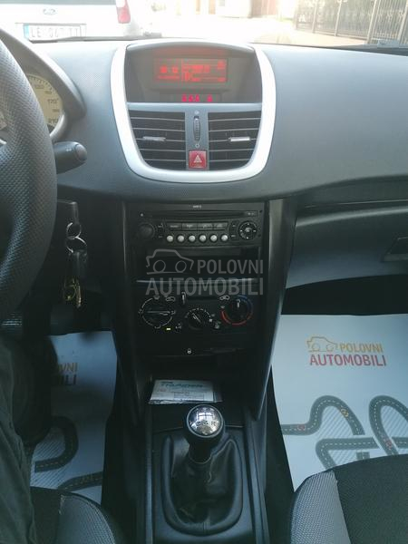Peugeot 207 1.4i EDITION CH