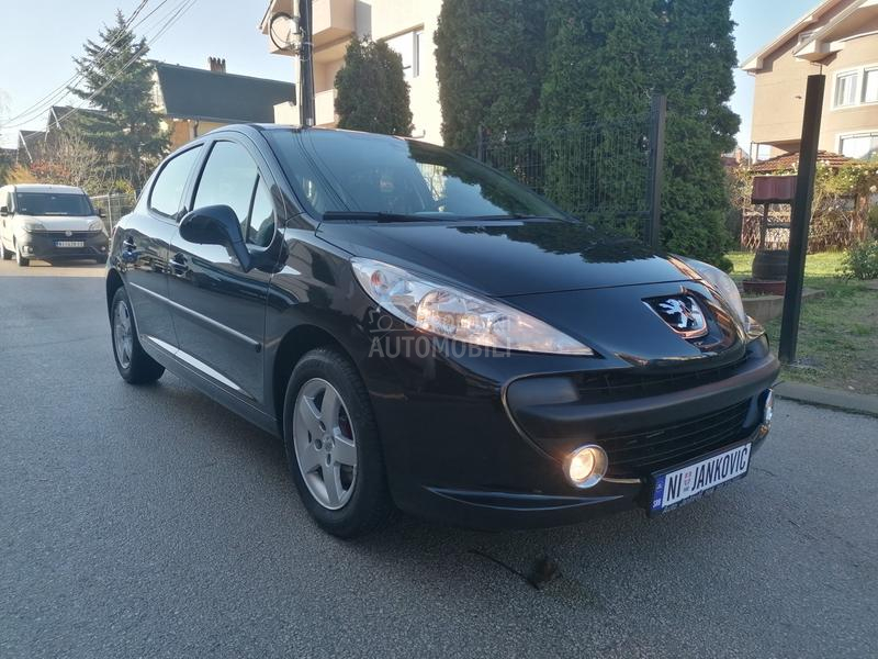 Peugeot 207 1.4i EDITION CH