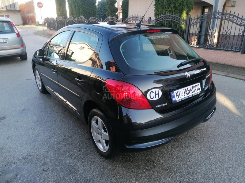 Peugeot 207 1.4i EDITION CH