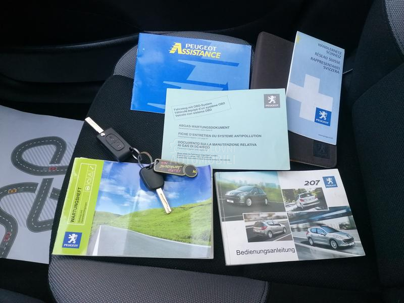 Peugeot 207 1.4i EDITION CH