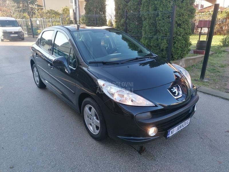 Peugeot 207 1.4i EDITION CH
