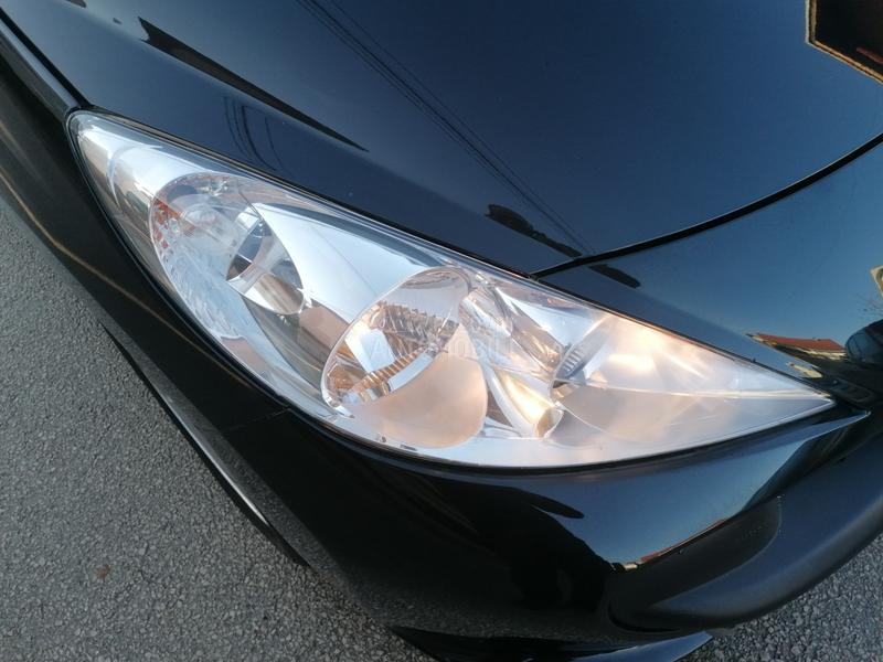 Peugeot 207 1.4i EDITION CH