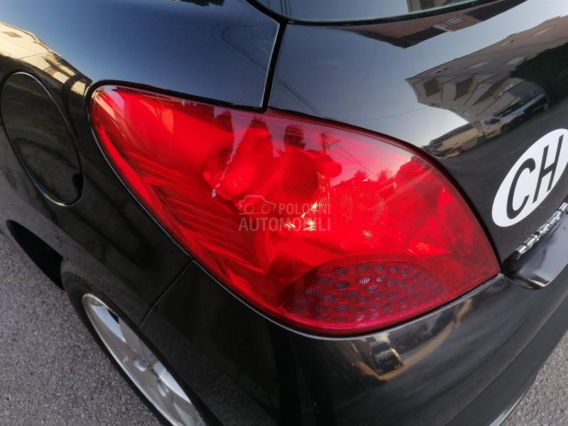 Peugeot 207 1.4i EDITION CH