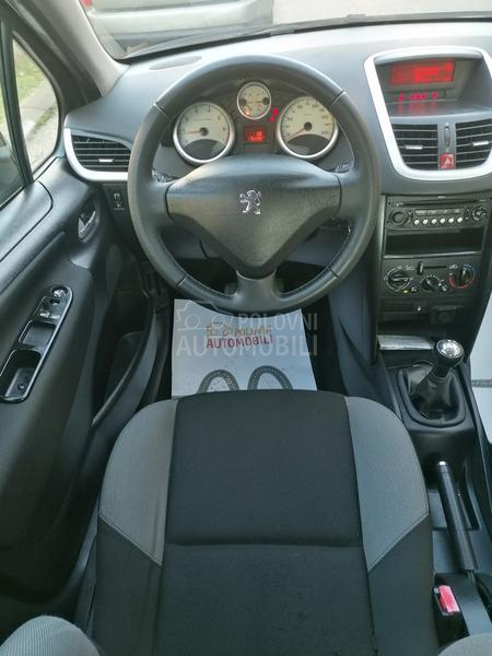 Peugeot 207 1.4i EDITION CH