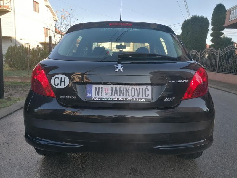 Peugeot 207 1.4i EDITION CH