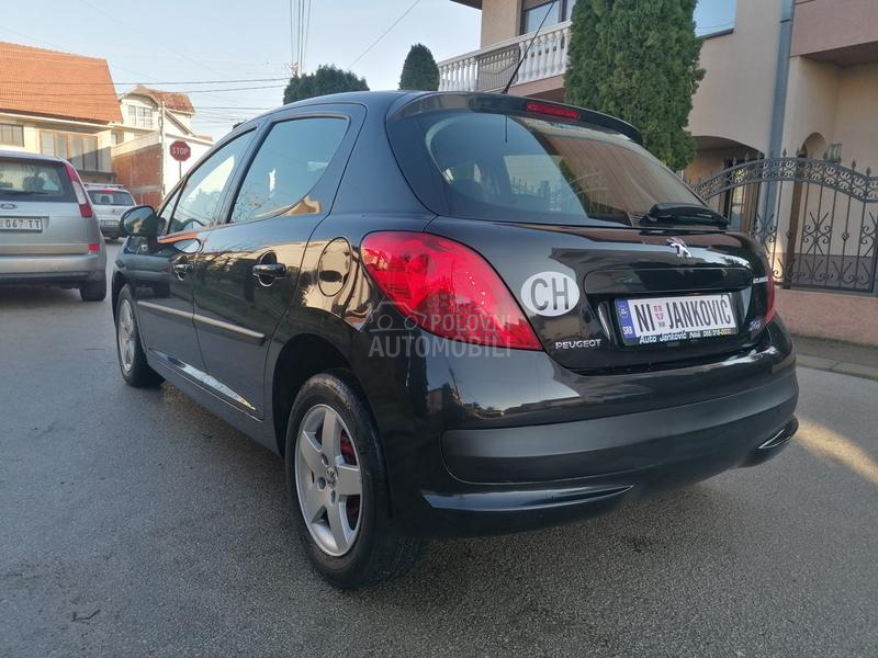 Peugeot 207 1.4i EDITION CH